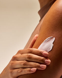 Water Ultra Hydration With Hyaluronic Acid Body Lotion image number null