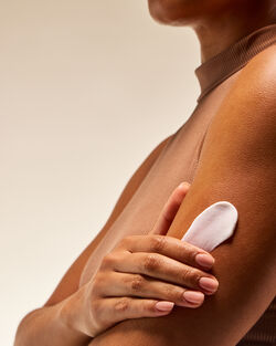 Bright Christmas Morning Daily Nourishing Body Lotion image number null
